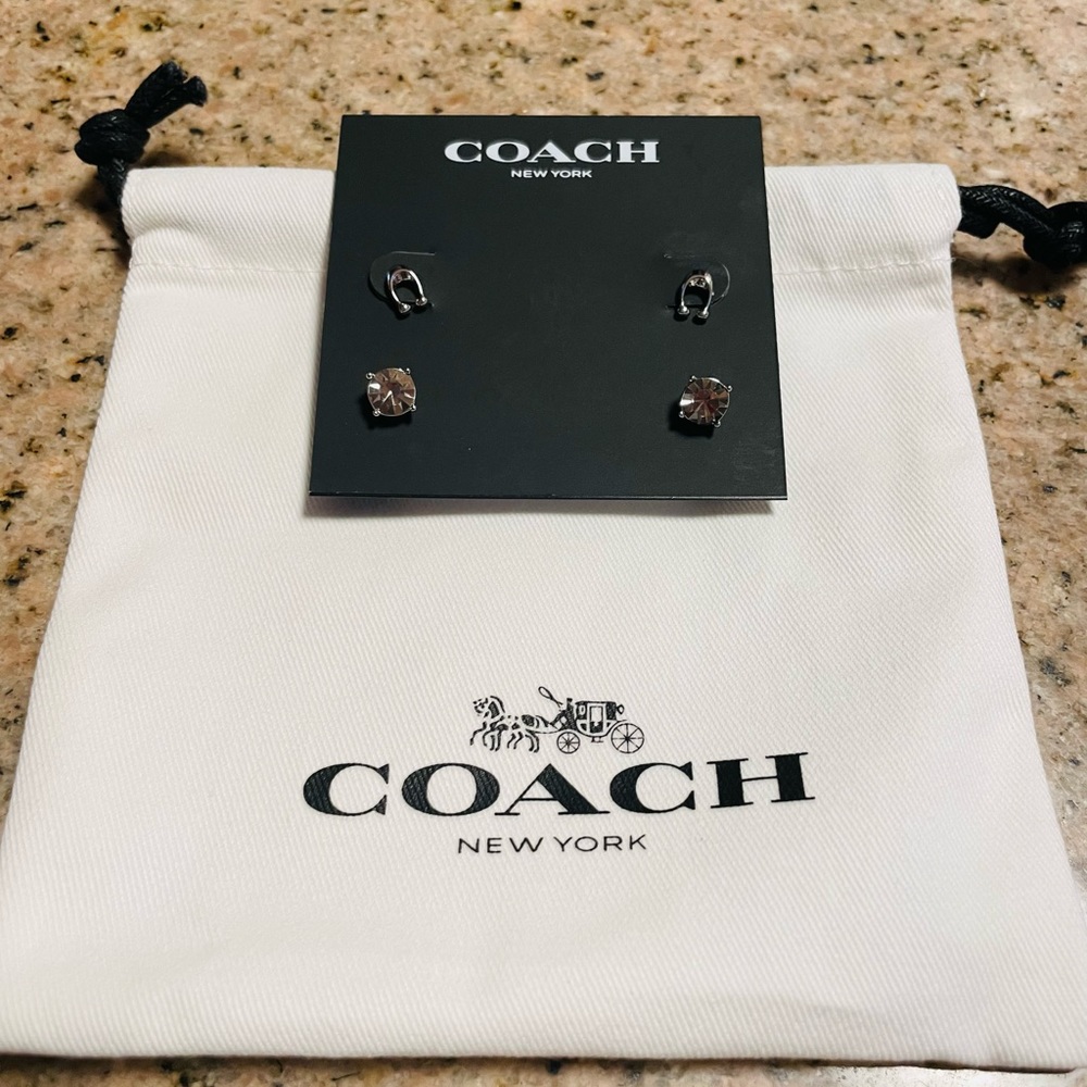 New Set of 2 COACH earrings with COACH Gift 🎁 Bag
